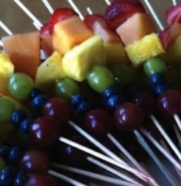 receta de brochetas de fruta