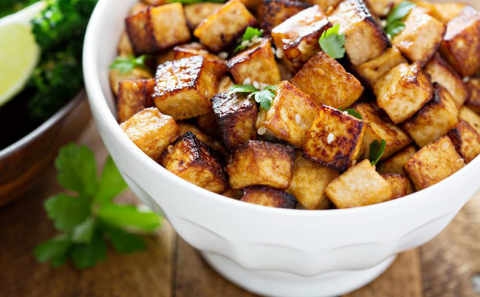 se puede cocinar el tofu sin aceite