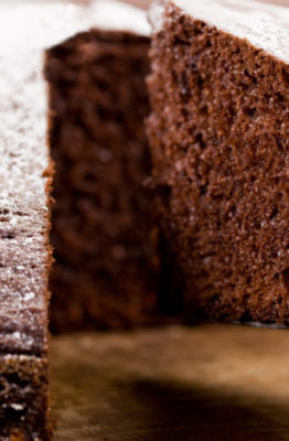 Cómo hacer un bizcocho de chocolate