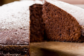 Cómo hacer un bizcocho de chocolate