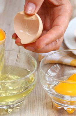 trucos para separar las claras de las yemas del huevo